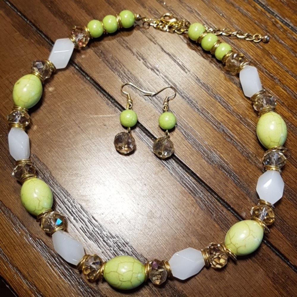 Elegant Beaded Necklace - Picture 1 of 2